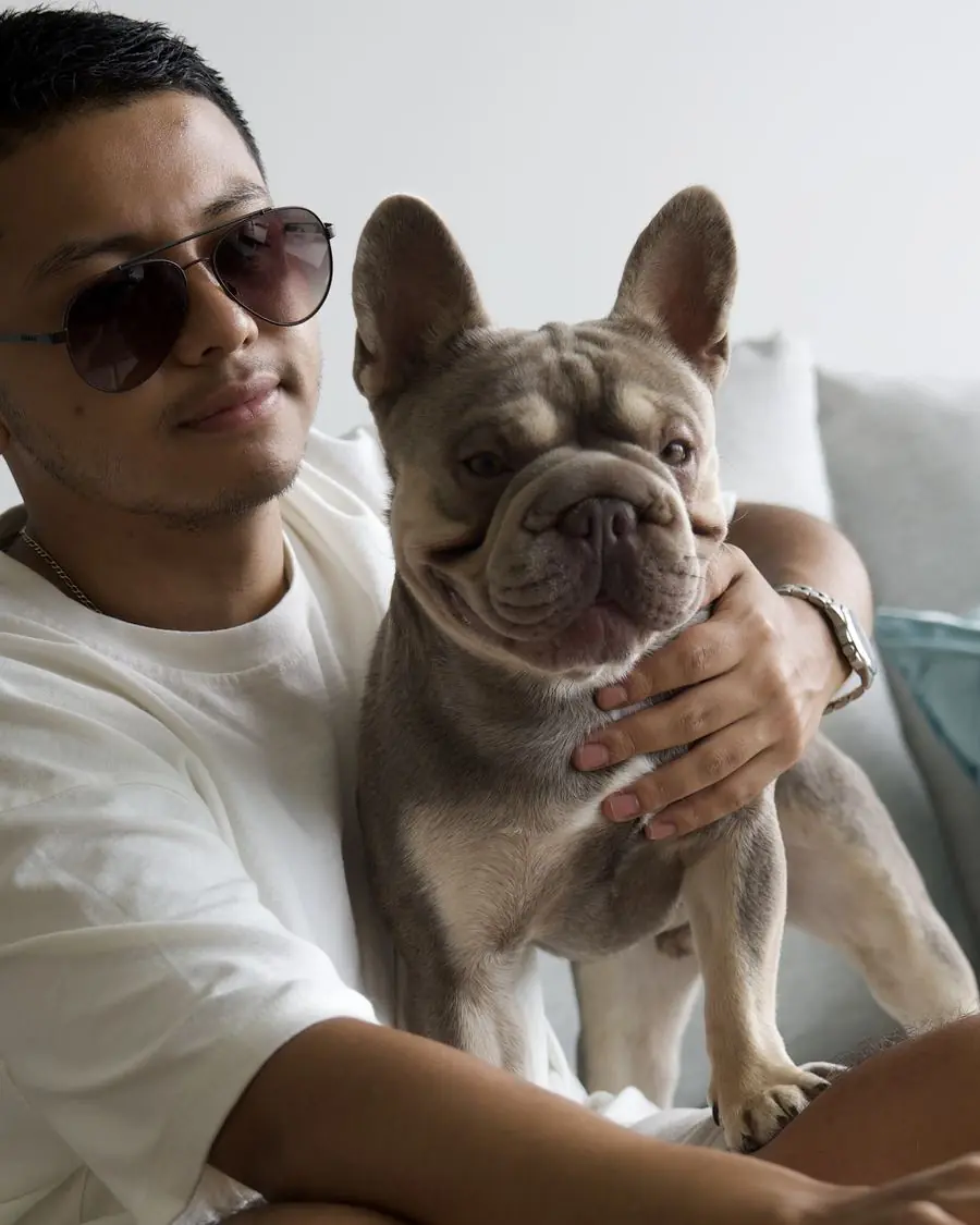 Zeus en brazos de la familia